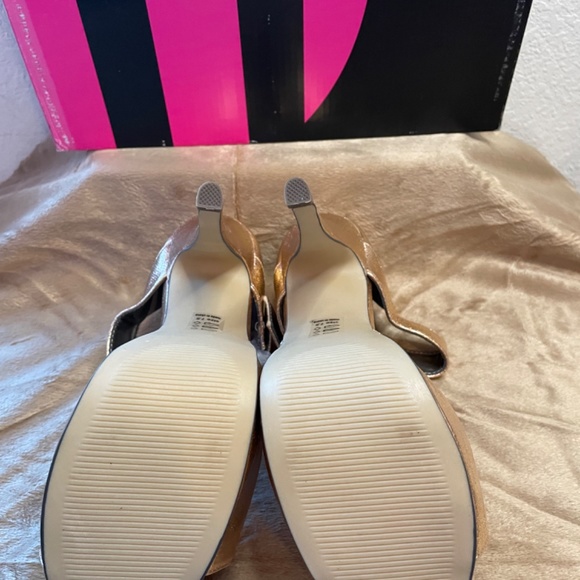 Michael Antonio Thom Gold Heels - Picture 3 of 3